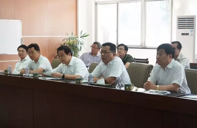 国家健康医疗大数据试点城市市长考察智慧医疗龙头企业，会擦出怎样火花？