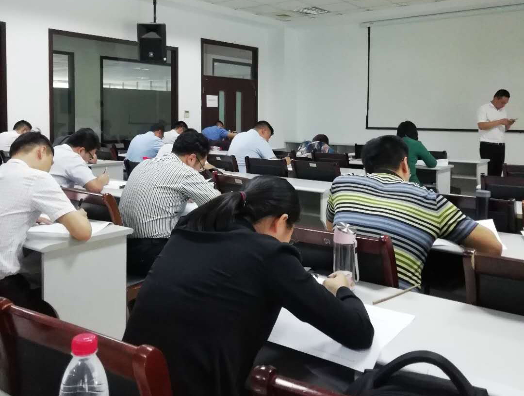 认真考试.jpg